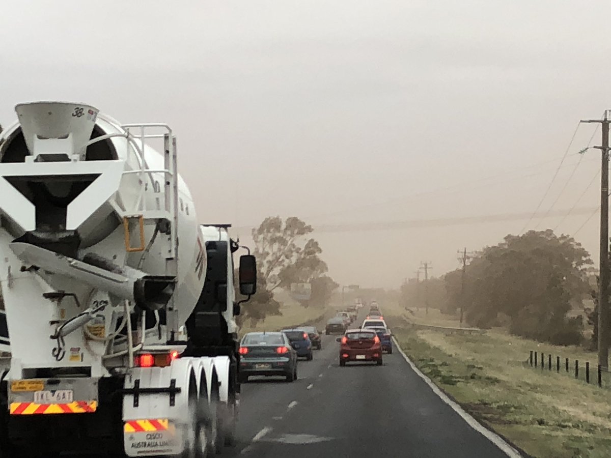 Dust_storm_Australia_Melbourne_181101_01